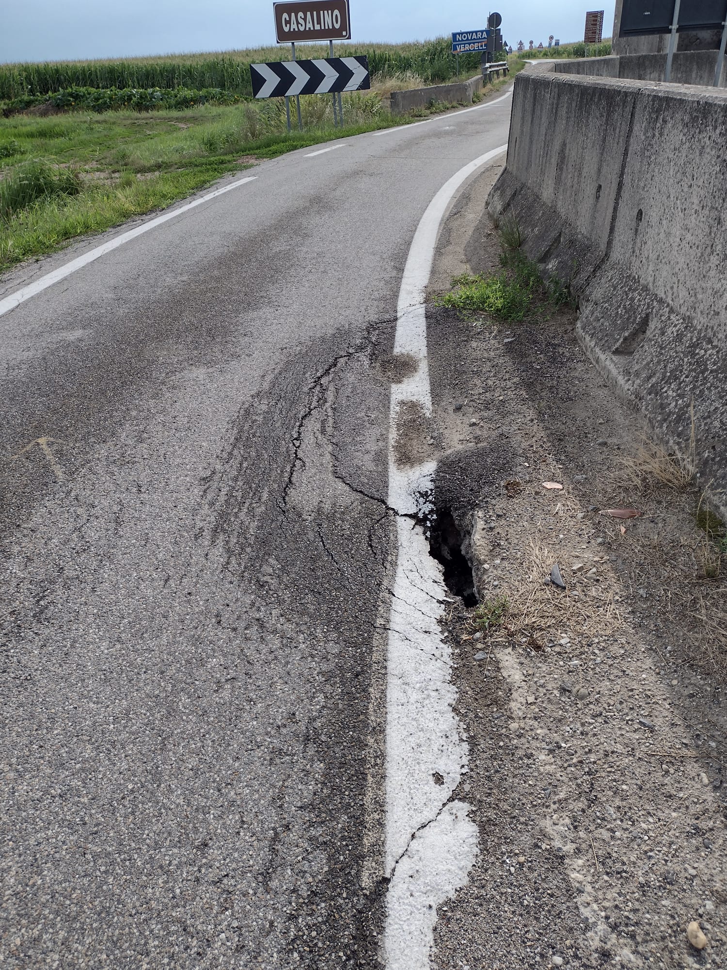 Lavori di ripristino di carreggiata su sp 15 in direzione novara